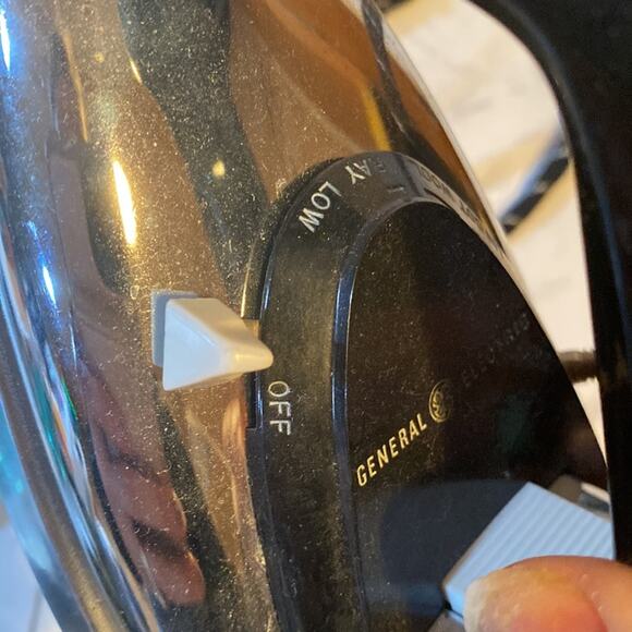 GE Travel Spray Steam & Dry Vintage Iron F47 - Picture 9 of 14